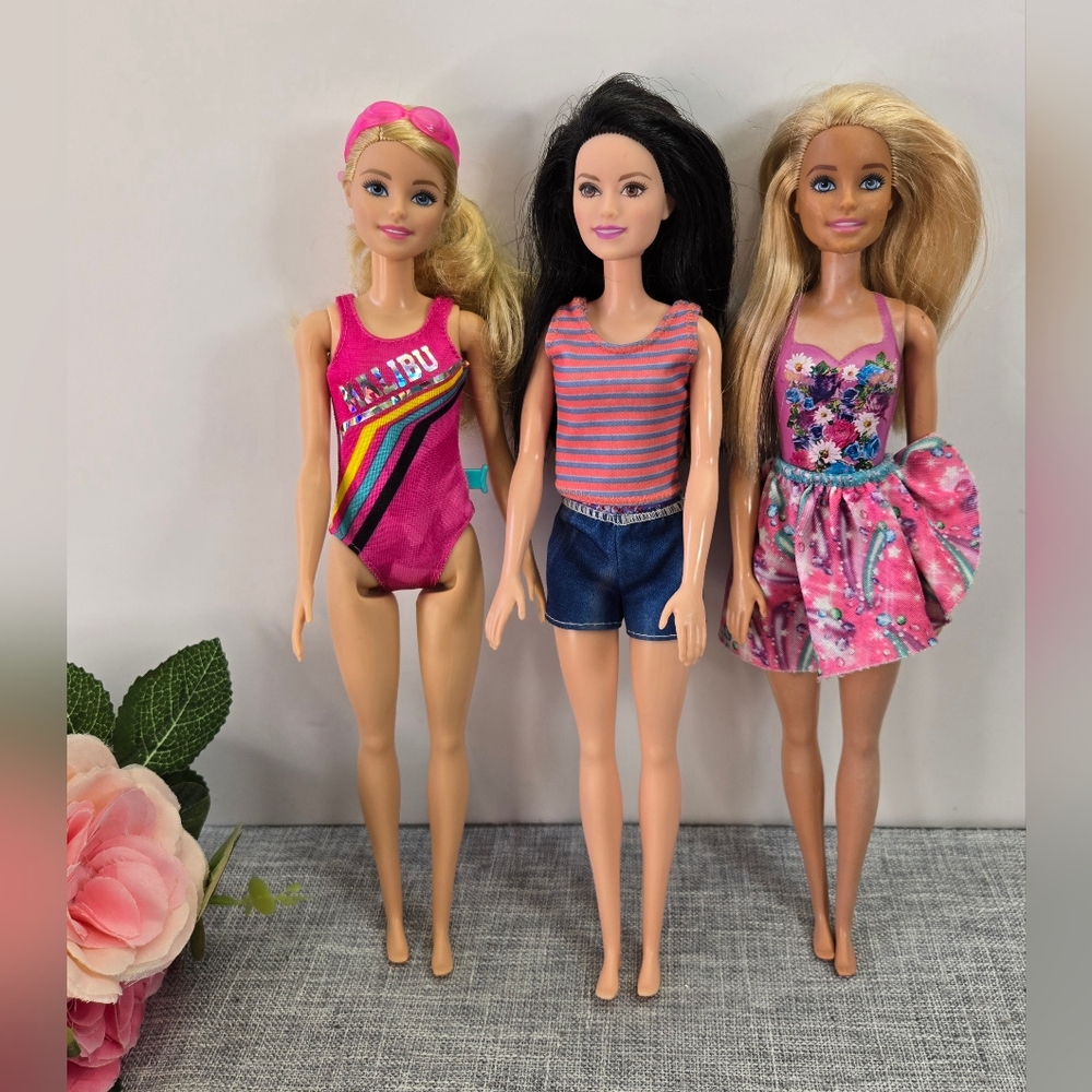 Vintage‎ Beach Barbie Doll Lot Of 3 Mattel 2000's